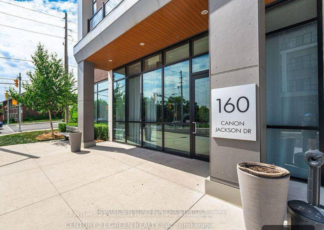 Modern Penthouse living in a Boutique Building 1 Bedroom Den.