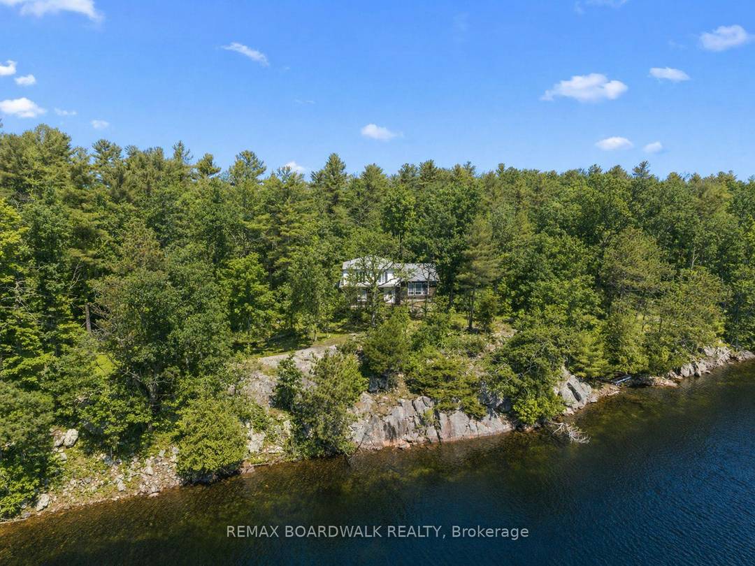 Your waterfront dream property, 202 Folly awaits !
