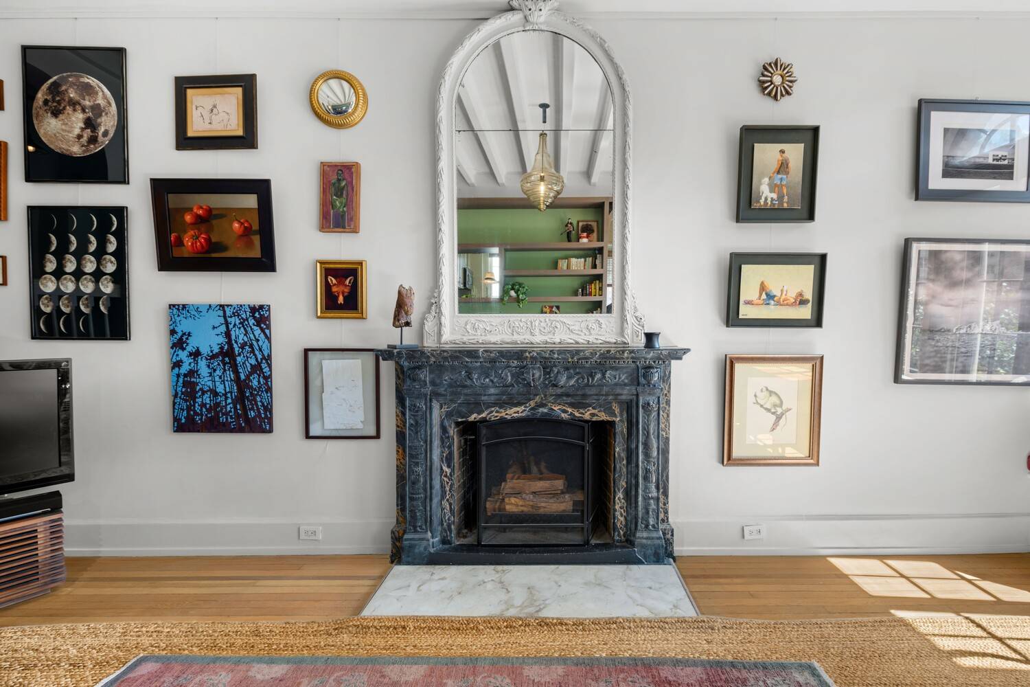 Exceptional Prewar Greenwich Village home A Spectacular Blend of Timeless Elegance For The Discerning Buyer Discover unparalleled design in this prewar gem.
