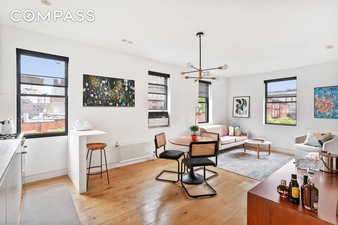 Embark on an urban oasis in the heart of the West Village !