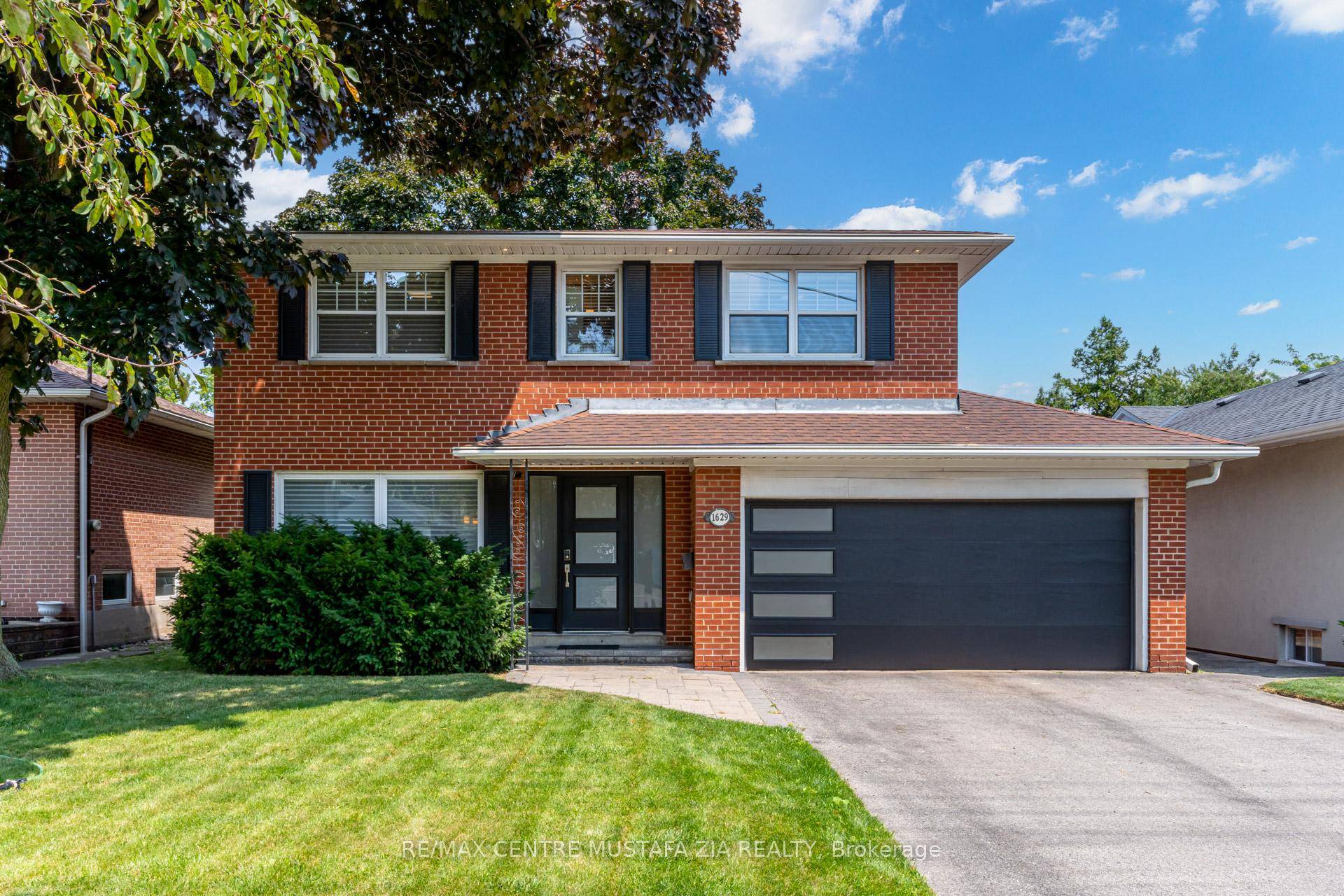 Welcome to 1629 Ogden Ave A charming upgraded 4 bedroom, 4 bathroom detached home situated just a minute away from the QEW and a short drive to Toronto.