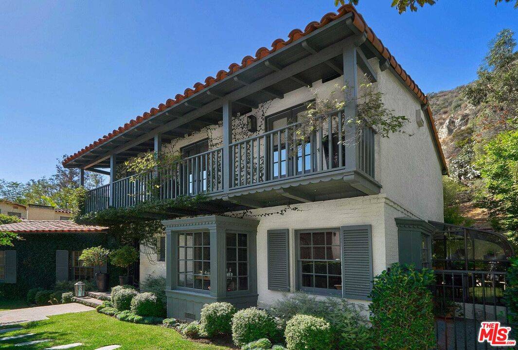 2097   Outpost Dr 3BR Hollywood Hills East La