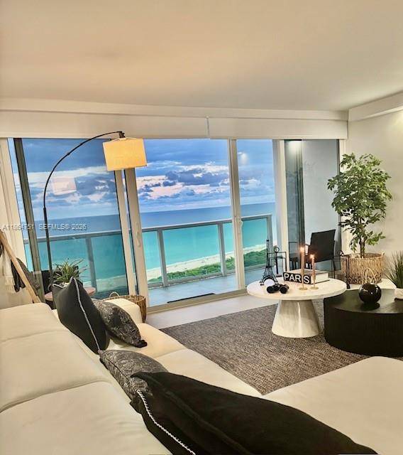 A remodeled amazing unit, 2 bedroom 2bathroom at Arlen House East !