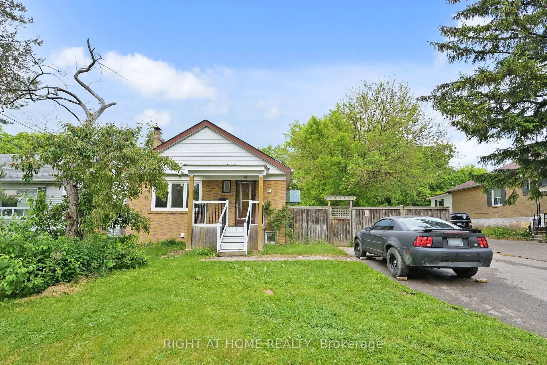 Welcome to 89 McCowan Rd, a 3 3 bedroom, 3 washroom, 2 laundry, bungalow featuring newer hardwood floors in a fantastic location.