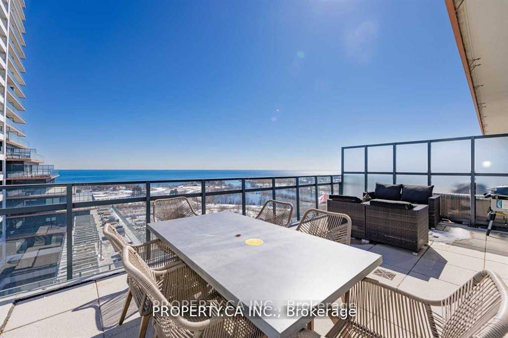Gorgeous corner unit featuring an exclusive private terrace and gorgeous unobstructed views of the lake and the city of Toronto.