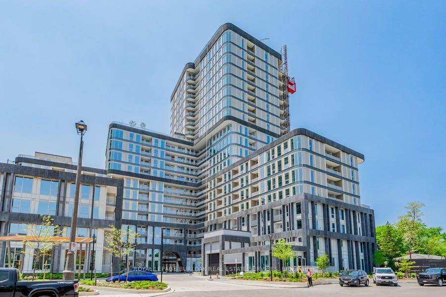 Welcome to this luxurious brand new 2 bedroom, 2 bathroom condo in one of Oakville's most sought after communities !
