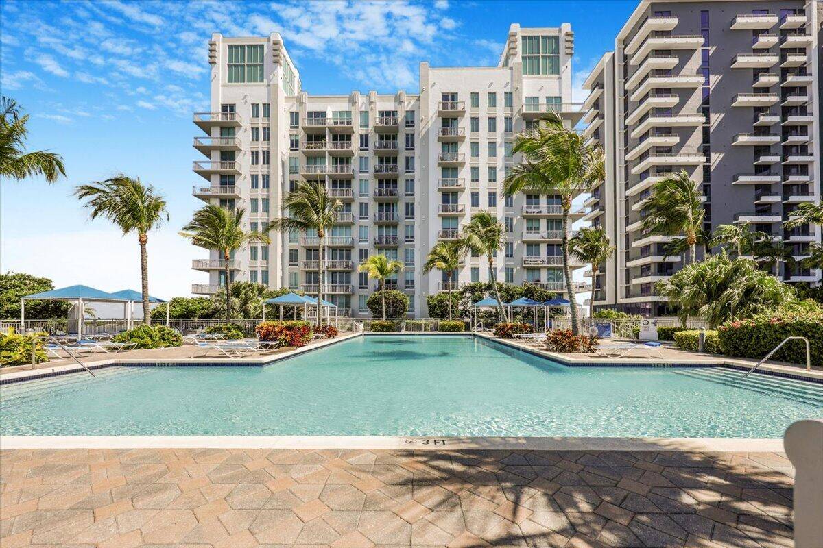 1 Bedroom 1 Bathroom Loft Style well kept unit.