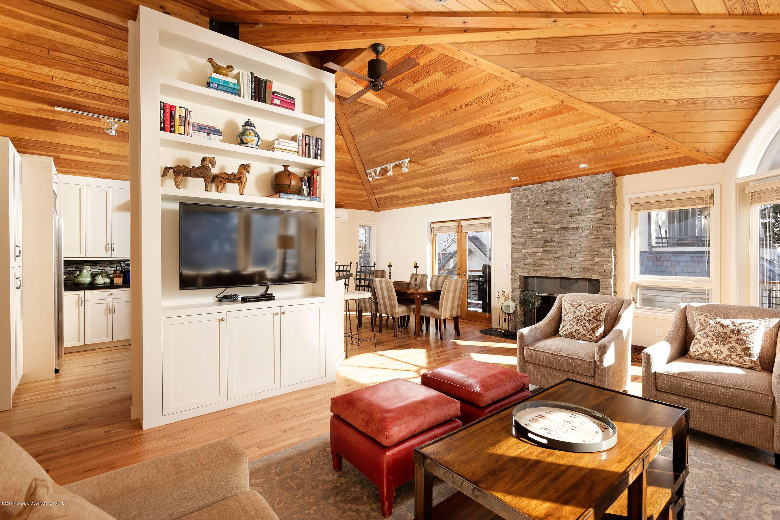 A cozy core townhome with comfortable common areas including a living room, dining area, fully equipped kitchen, and Aspen Mountain views.