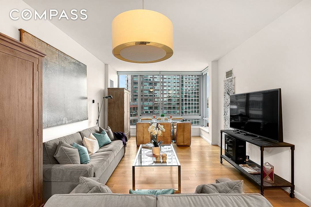 This sprawling sun blasted one bedroom home boasts the most beautiful jaw dropping city and water views directly from your own living room that features floor to ceiling windows.
