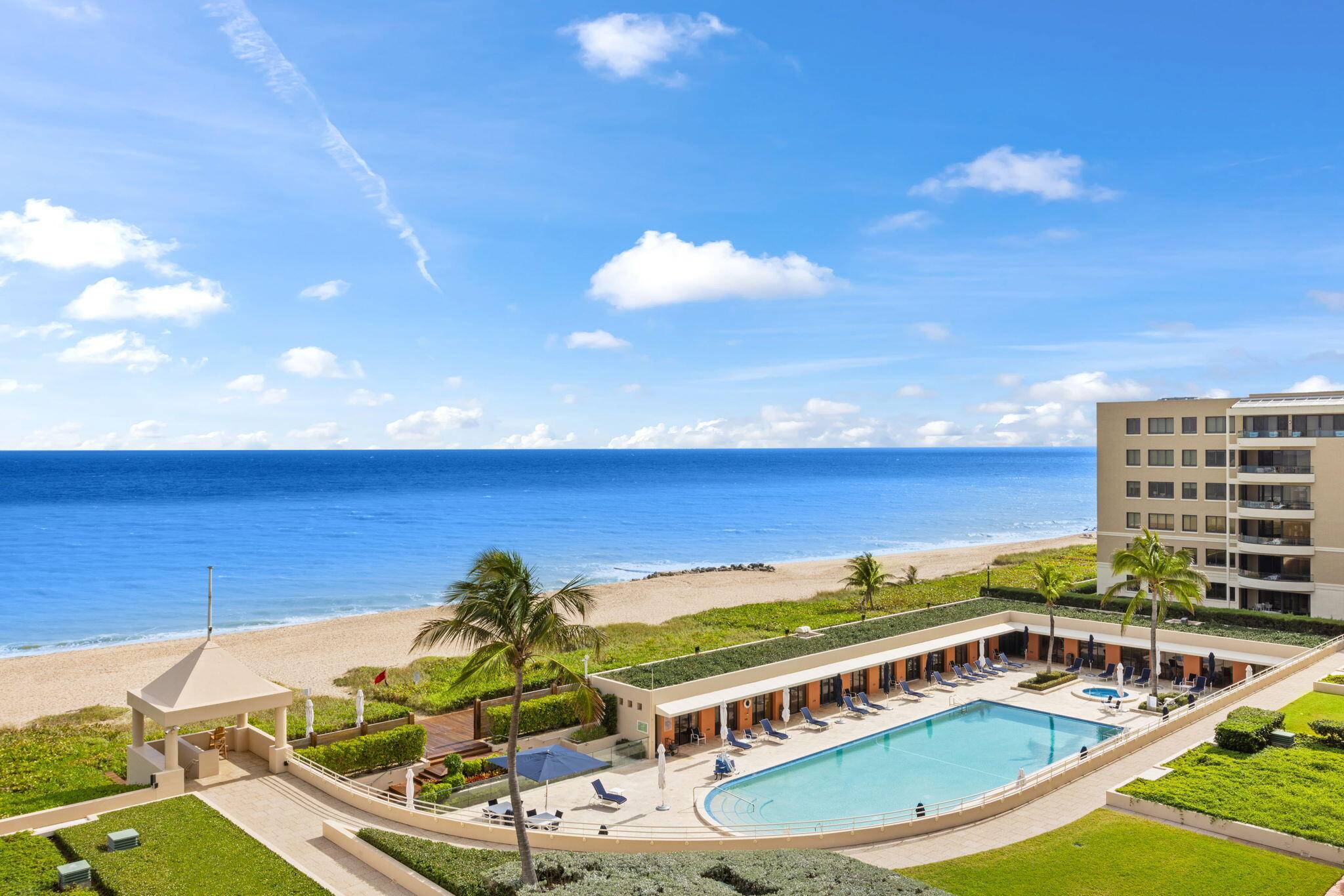 PH4 is one of the rarest corner units at Breakers Row, offering stunning views to the south, east, and west.