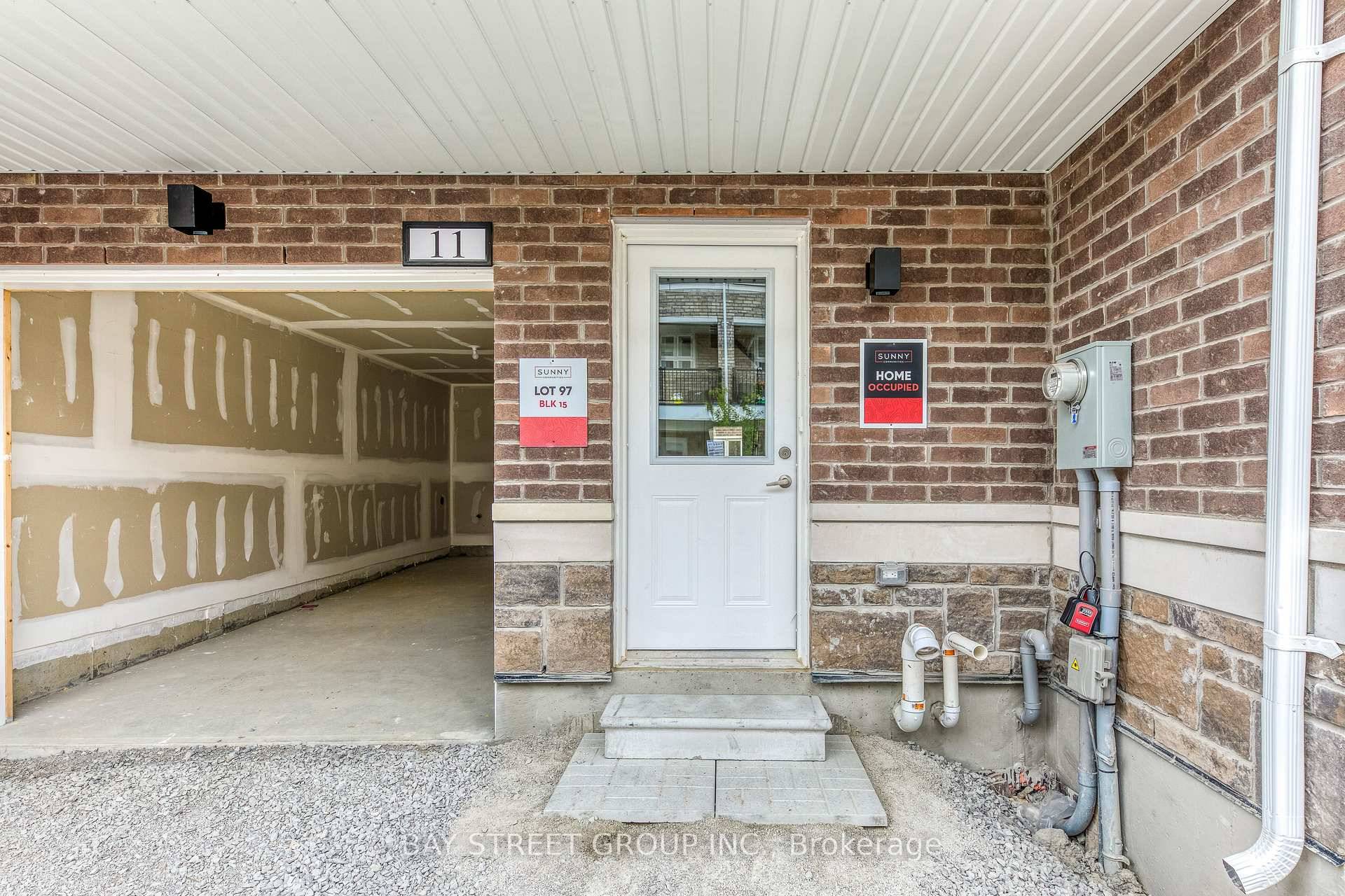 This spacious 3 bedroom, 3 washroom townhouse boasts a bright, functional layout filled with natural light.