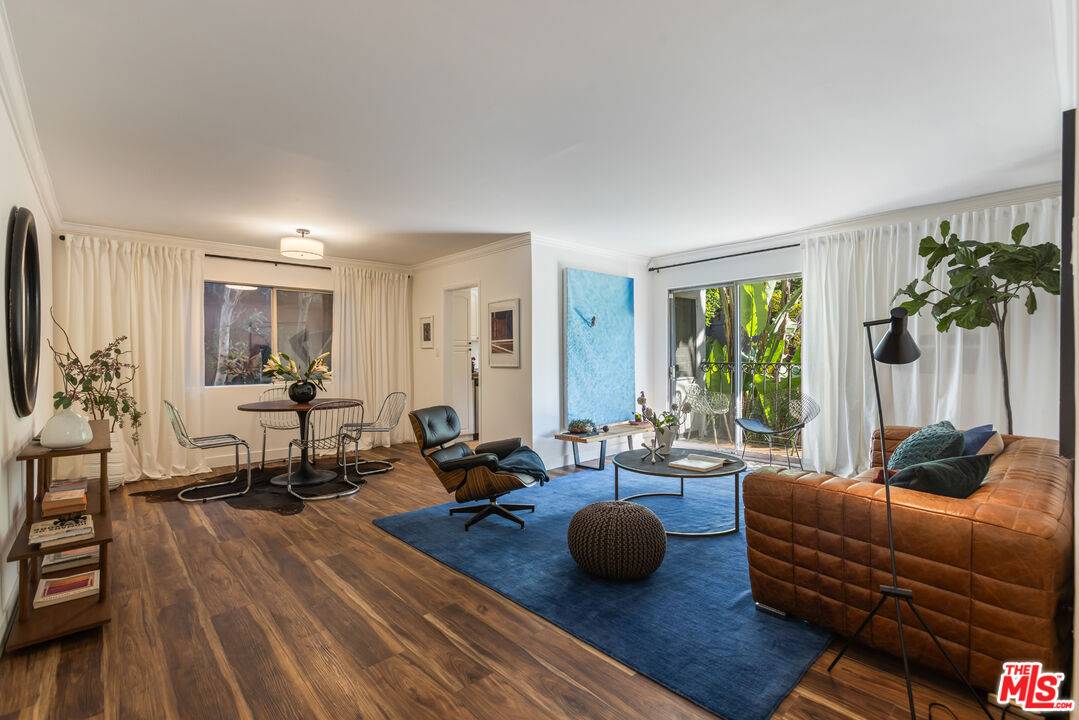 625  N Flores St 1BR Beverly Grove La