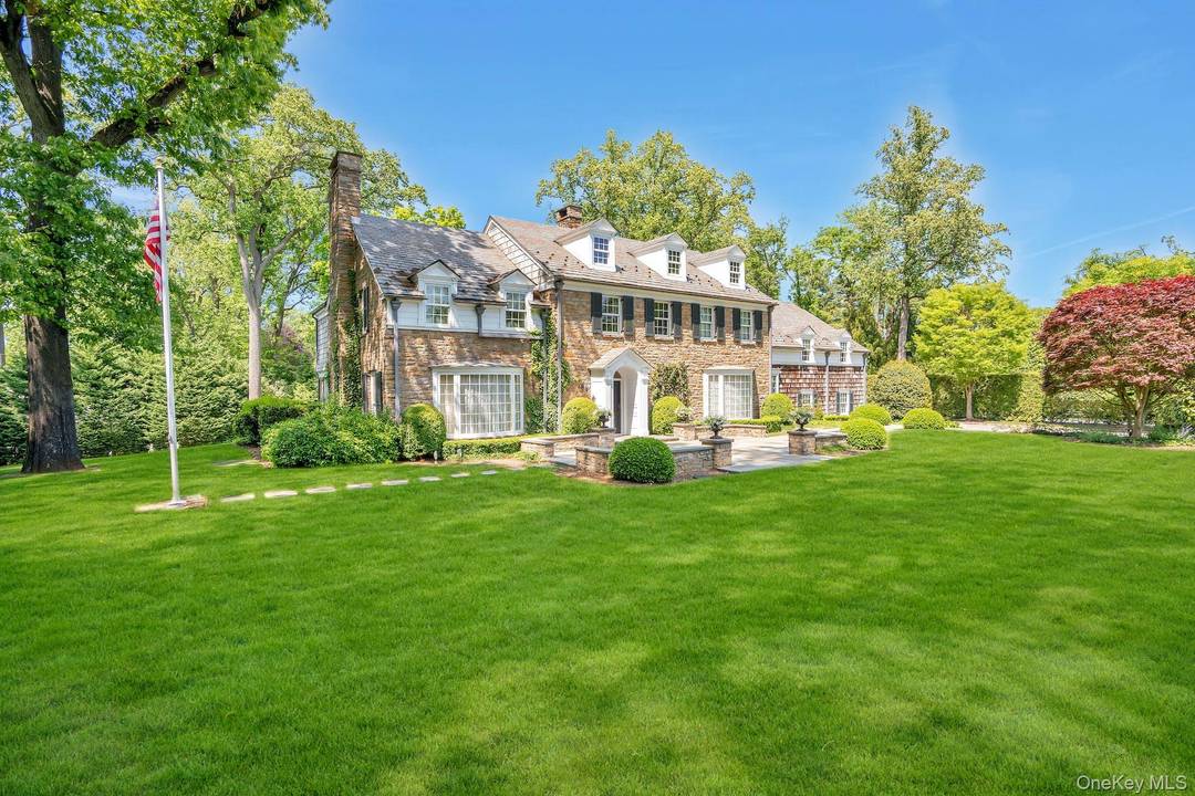 ONE OF A KIND ELDERFIELDS ESTATE !