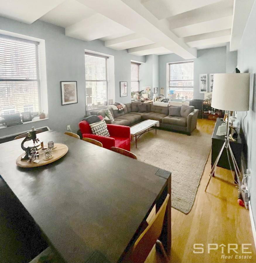 Stunning luxury true 2br 2bth corner apartment, 1225sf, located on a high floor, Lots of huge windows with south and western exposure.