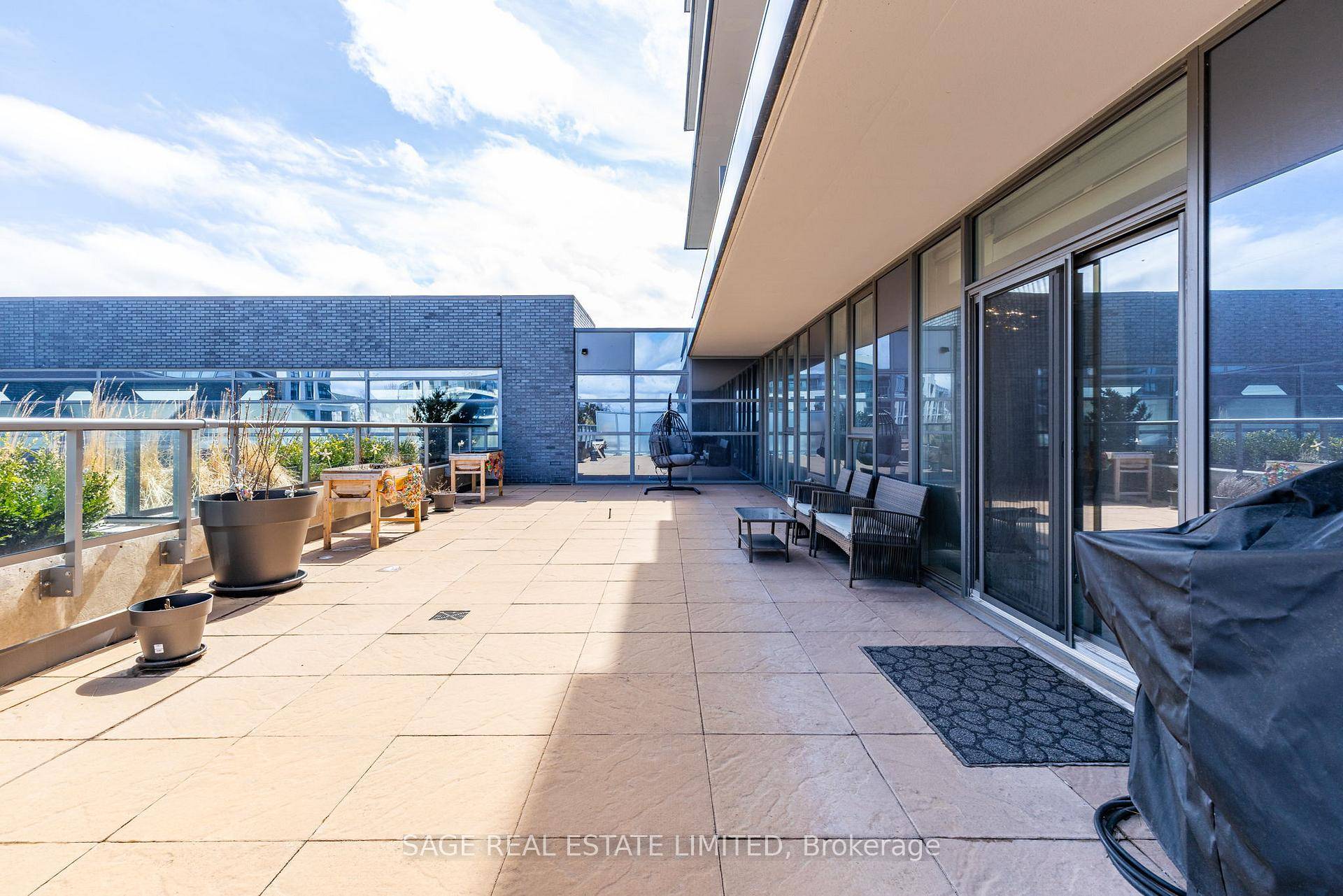 Welcome to 10 Gatineau Dr 216, a luxurious and pet friendly 2 bedroom, 2 bathroom condominium in the heart of Thornhill, Ontario.