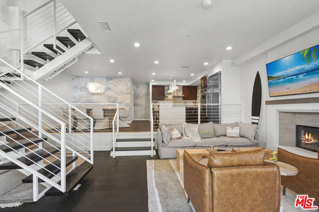 9842 Portola Dr 3BR Beverly Hills Post Office | B.H.P.O. La