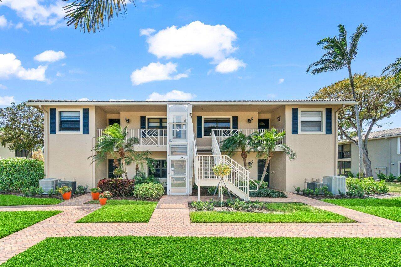 Picture the perfect country club lifestyle.