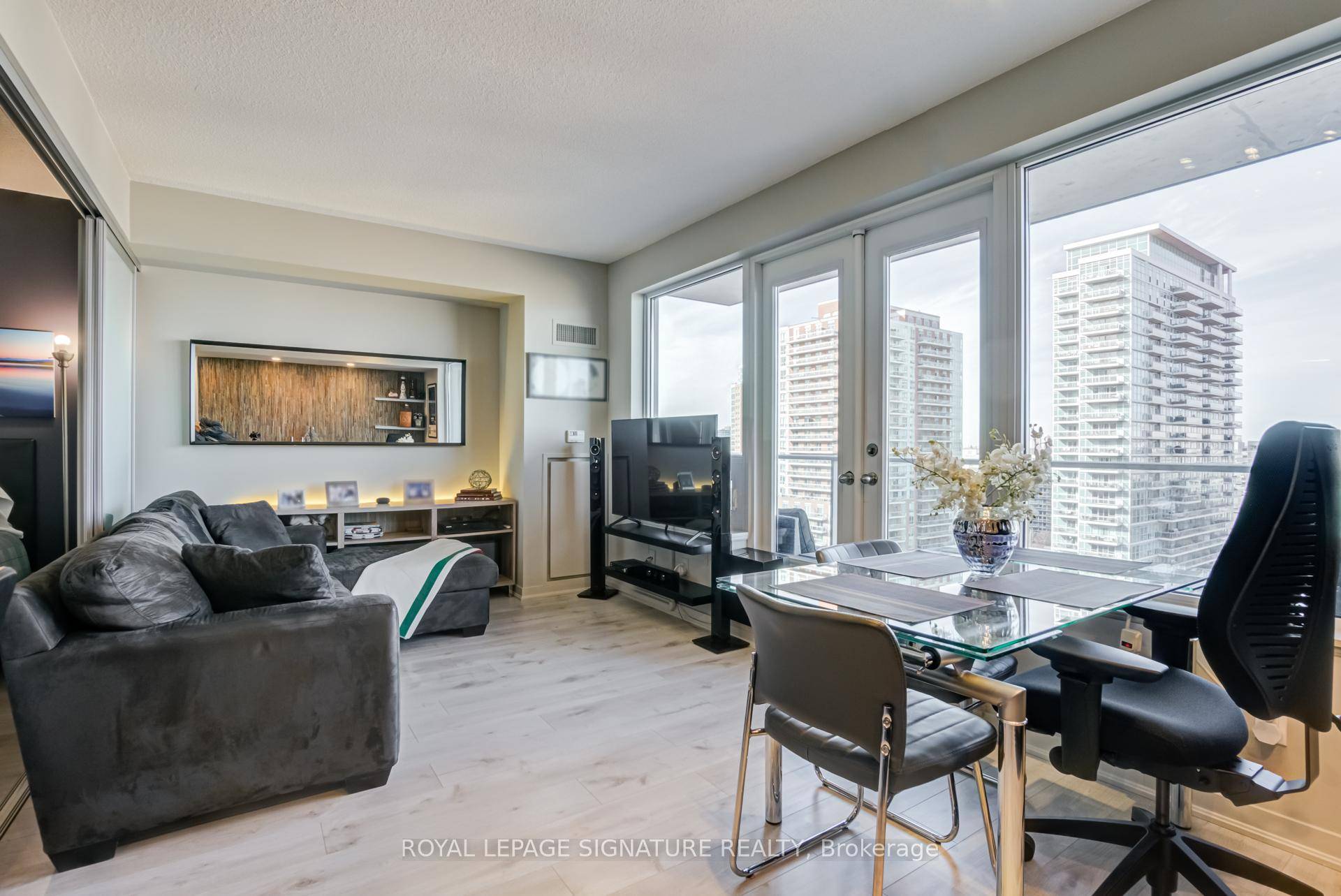 Client RemarksDiscover urban luxury in this 1 bed unit at Liberty Towers.
