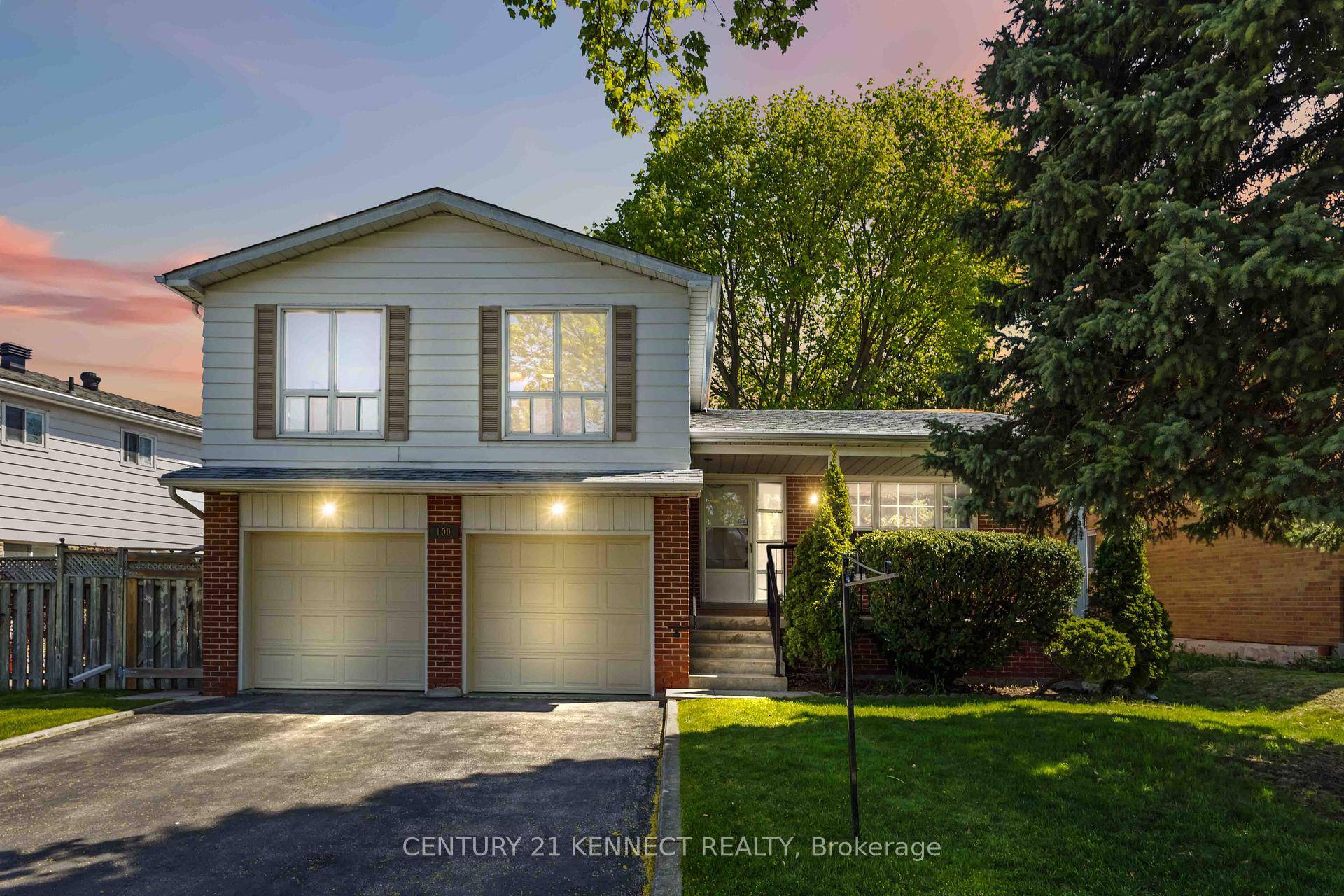 This well maintained elegant modern detached side split home offers unparallel craftsmanship and exceptional beauty in a family friendly Agincourt neighbourhood.