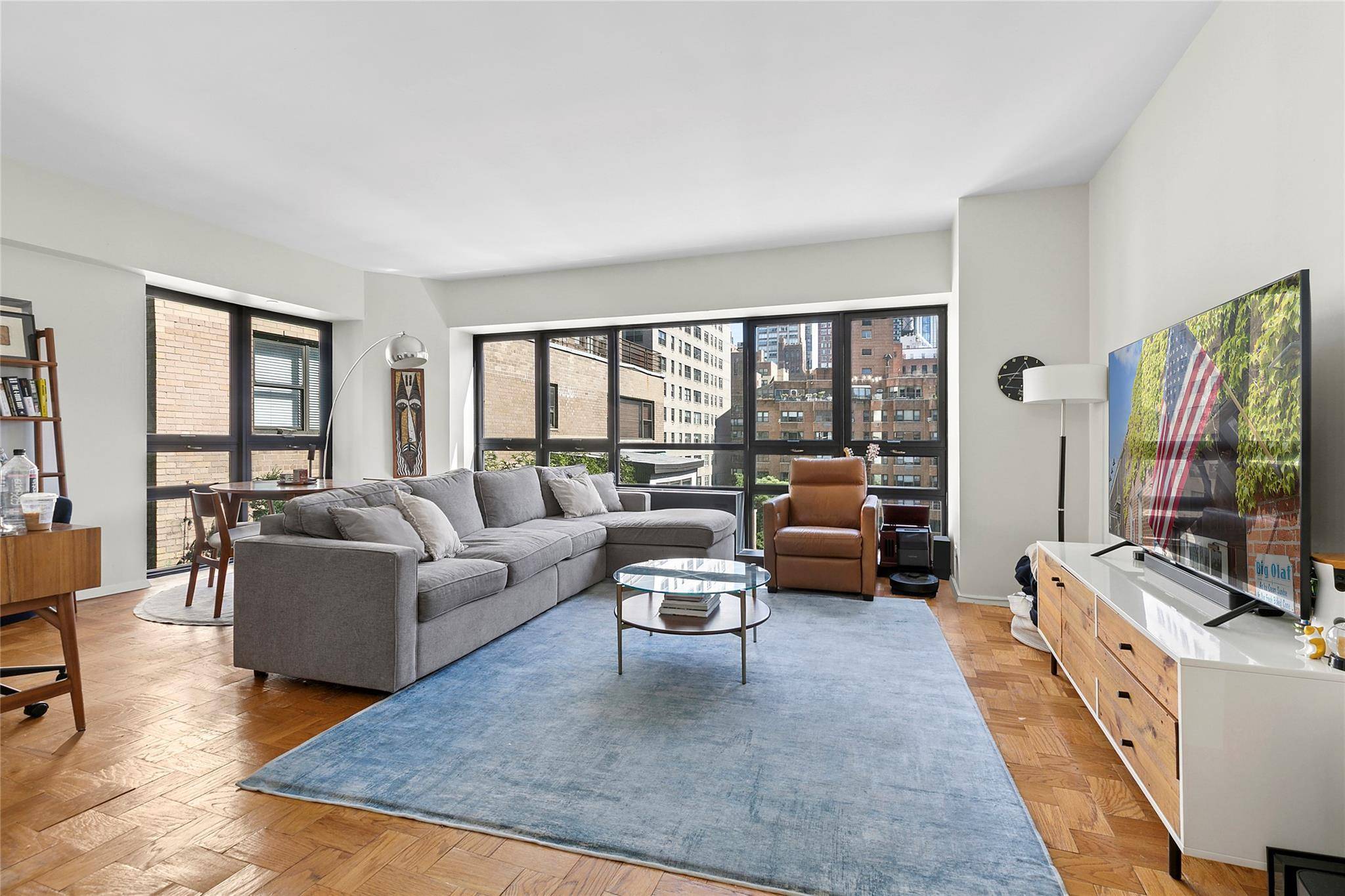 Spacious and bright, corner 1 bedroom 1.