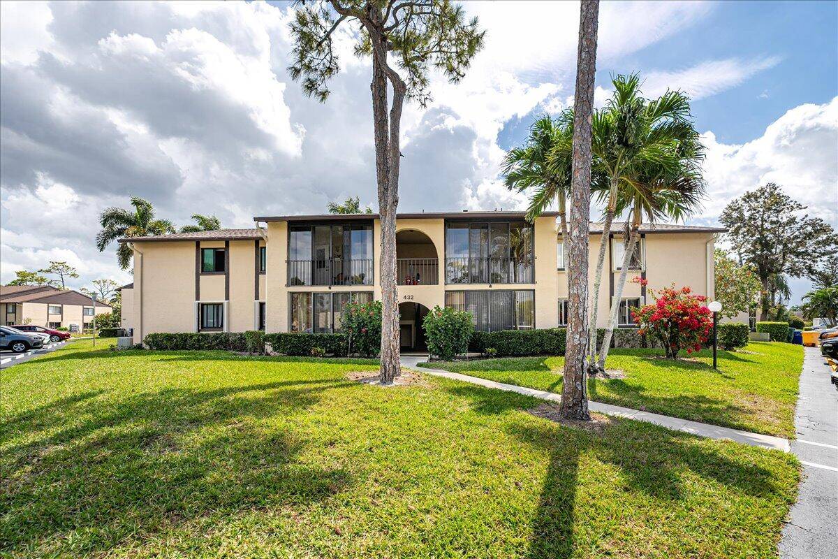 Welcome to this 2 bedroom, 2 bath first floor condo in a 55 community of Pine Ridge South IV.