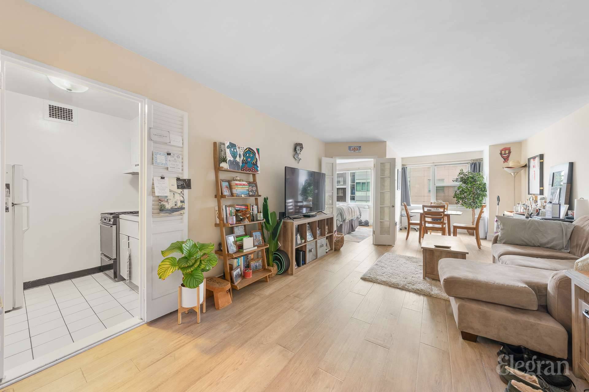 Bright and inviting SOUTH facing Jr.