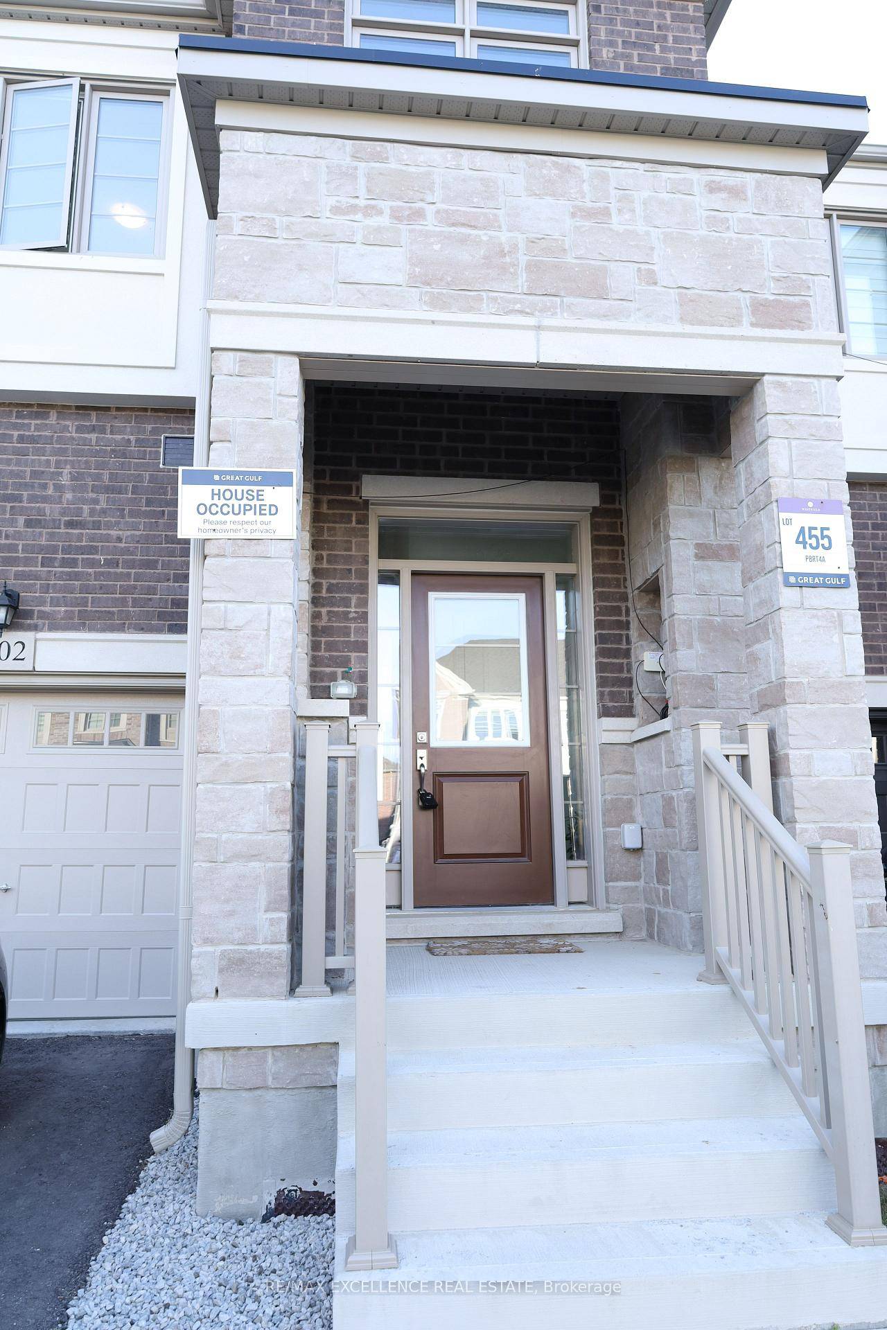 Stunning Upgraded 2 Storey Freehold Townhome in Desirable Bram West No Maintenance Fees !