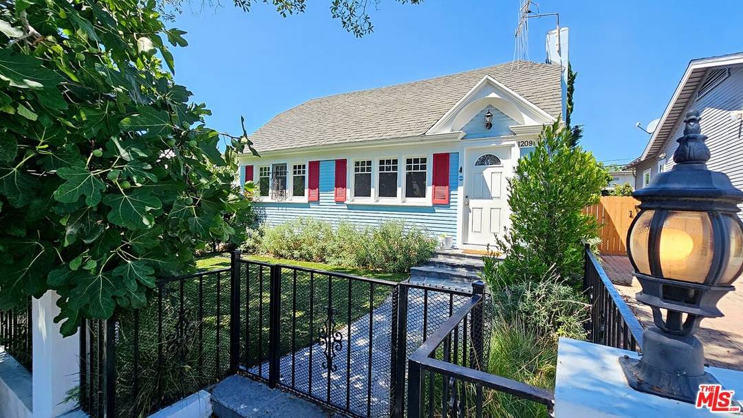 1209  N Genesee Ave 2BR Hollywood Hills East La