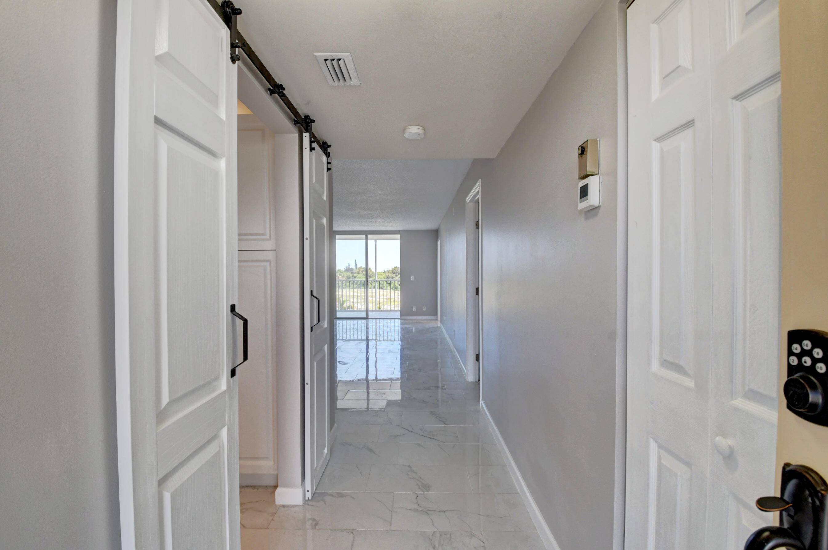 EAST BOCA, Gorgeous 2 2 Condo.