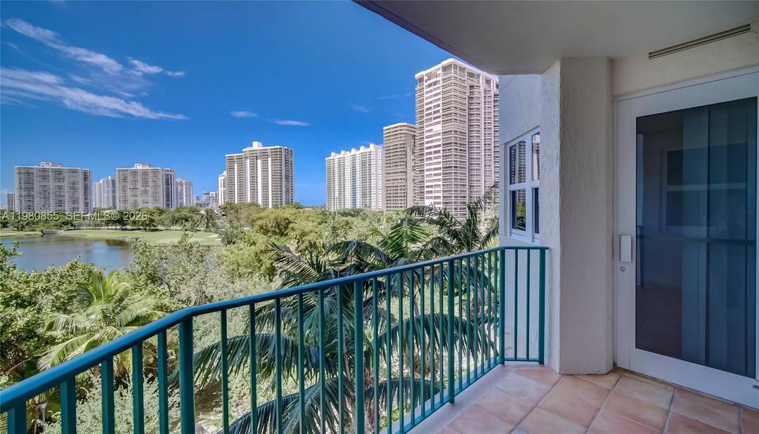 Welcome to Turnberry Village, one of Aventura's most prestigious residences, perfectly situated in the heart of the city just steps from Aventura Mall, exquisite dining amp ; beautiful beaches.