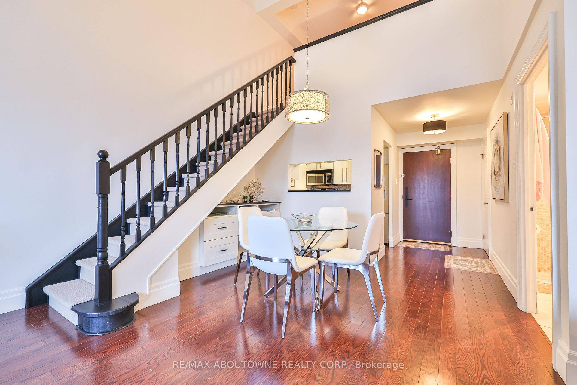 Welcome to Ashbury Square in the heart of Downtown Oakville.