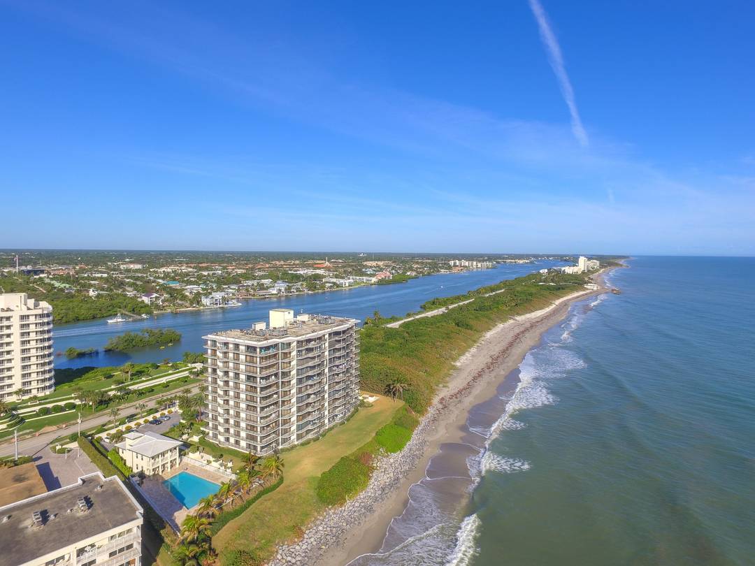 Rarely available penthouse in Tequesta Towers, one of Jupiter Island's most coveted oceanfront addresses.