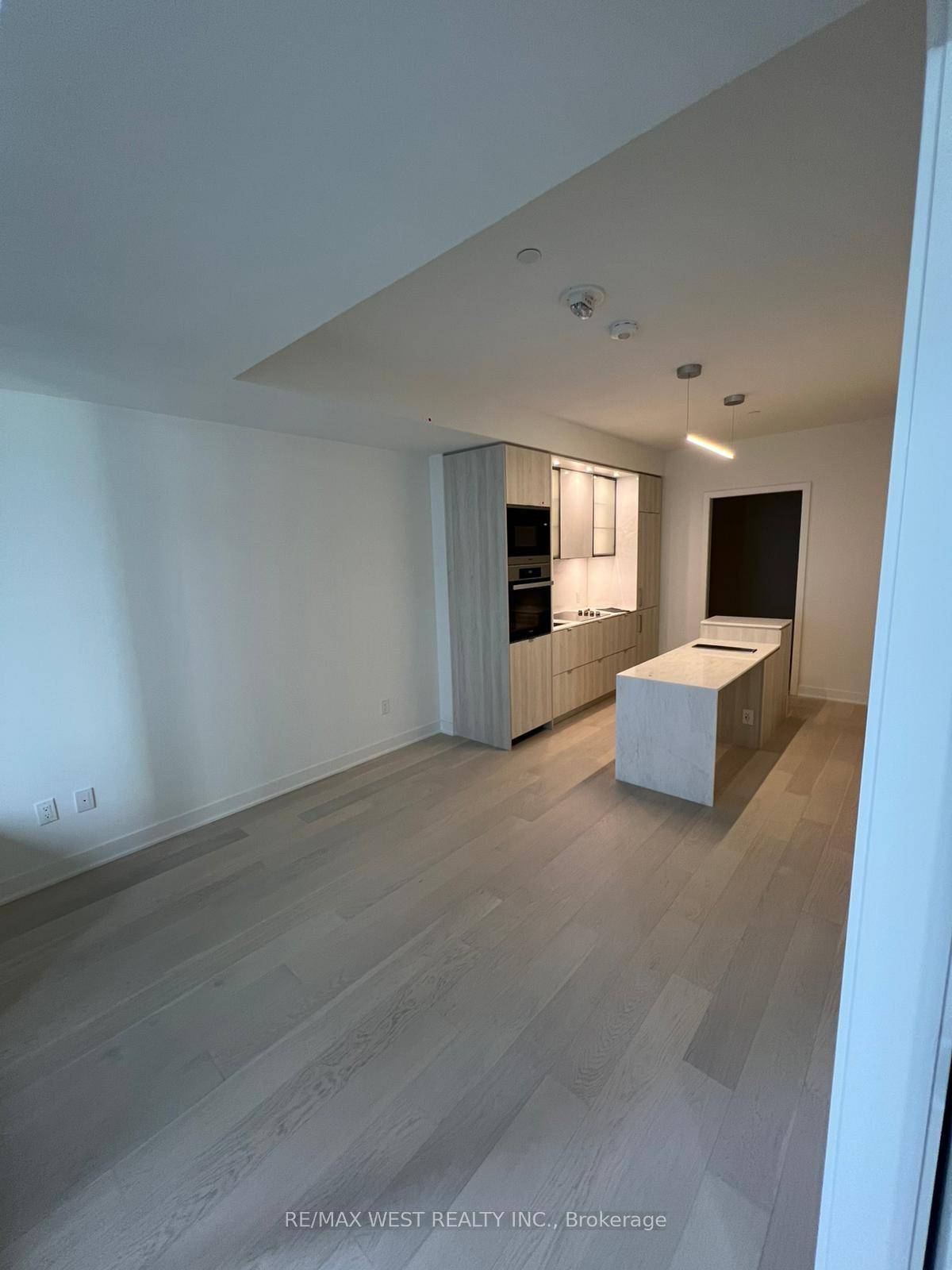 Elite Location In Yorkville, steps to luxury shopping and fine dining.