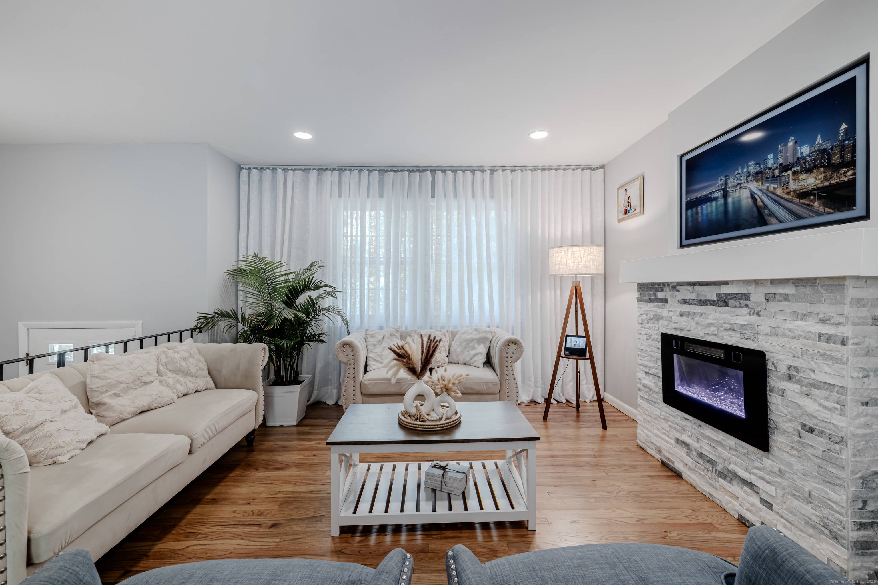 Beautifully renovated 3BR 2.