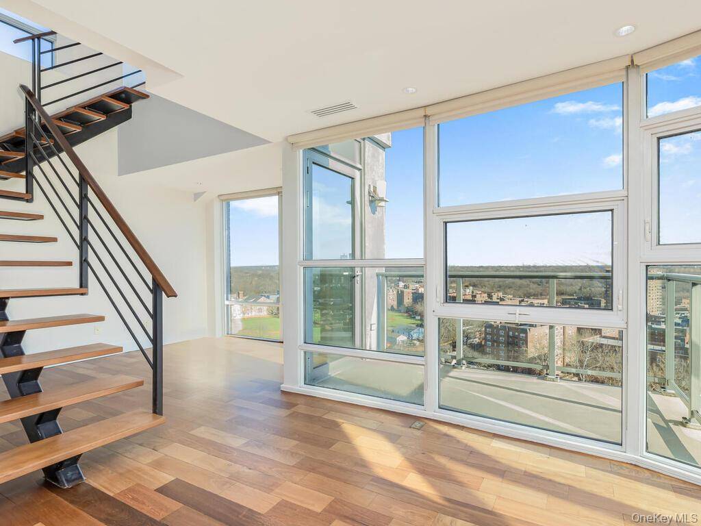 ONE OF A KIND BROKERS PRESENT PENTHOUSE UNIT C The Enclave On Oxford is a one of kind building here in Riverdale.