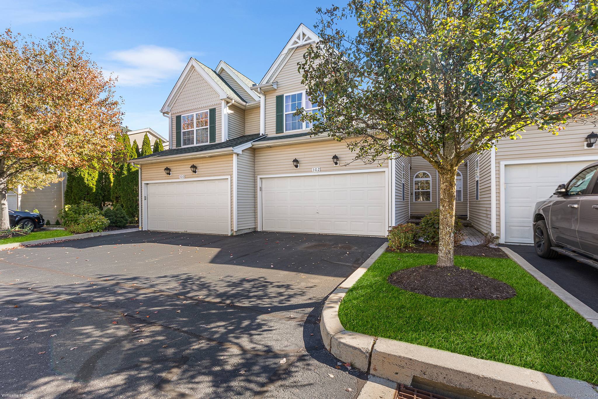 Welcome to this beautifully cared for and sun filled townhouse located in sought after Lexington Meadows.