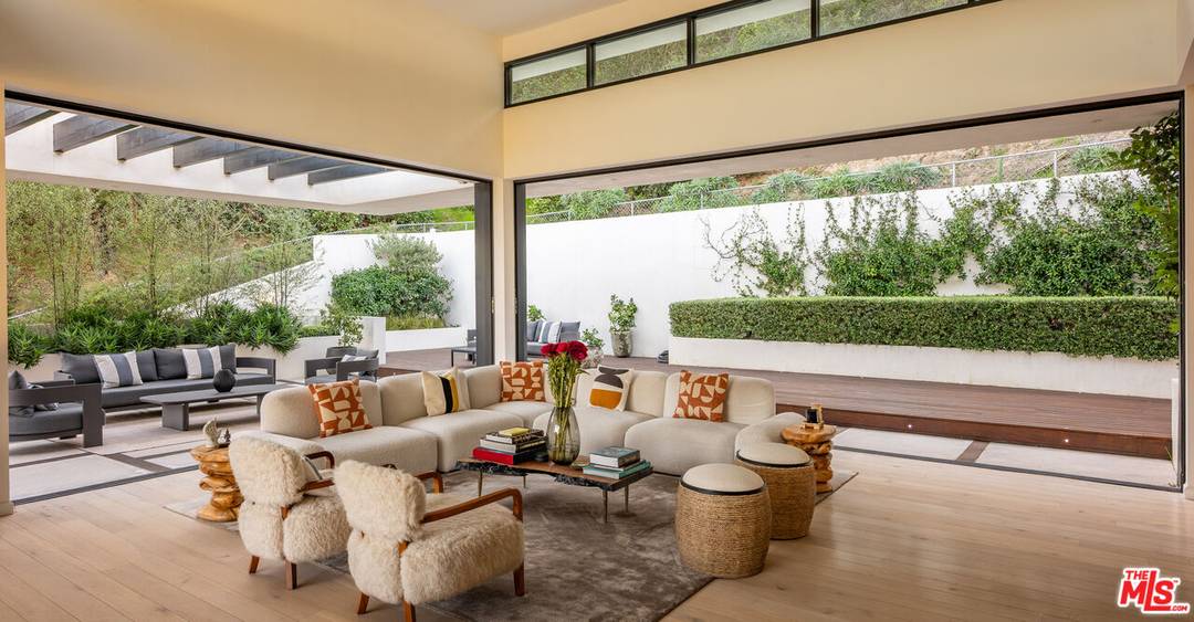 7681   Willow Glen Rd 5BR Hollywood Hills East La