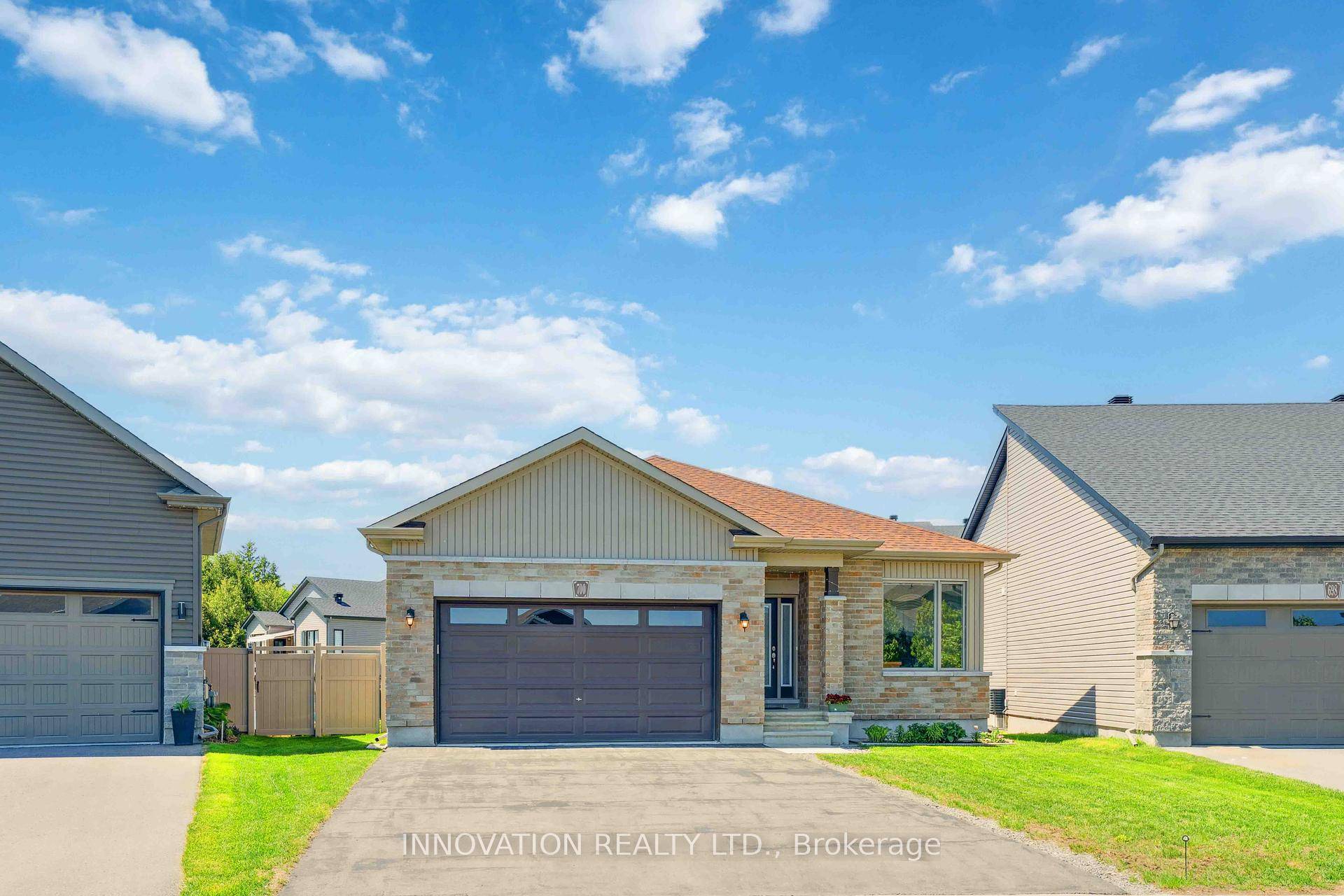 Welcome to 700 Parade Drive A Stylish amp ; Spacious Valecraft Bungalow on a Premium Lot in the Heart of Stittsville !