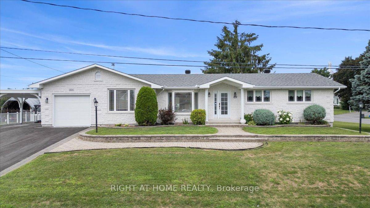 Located in the heart of Rockland, this beautiful landscaped property is located on a corner lot within minute from all local ameneties, such as Schools, Restaurants, Pharmacies, Churches, Rockland Golf ...