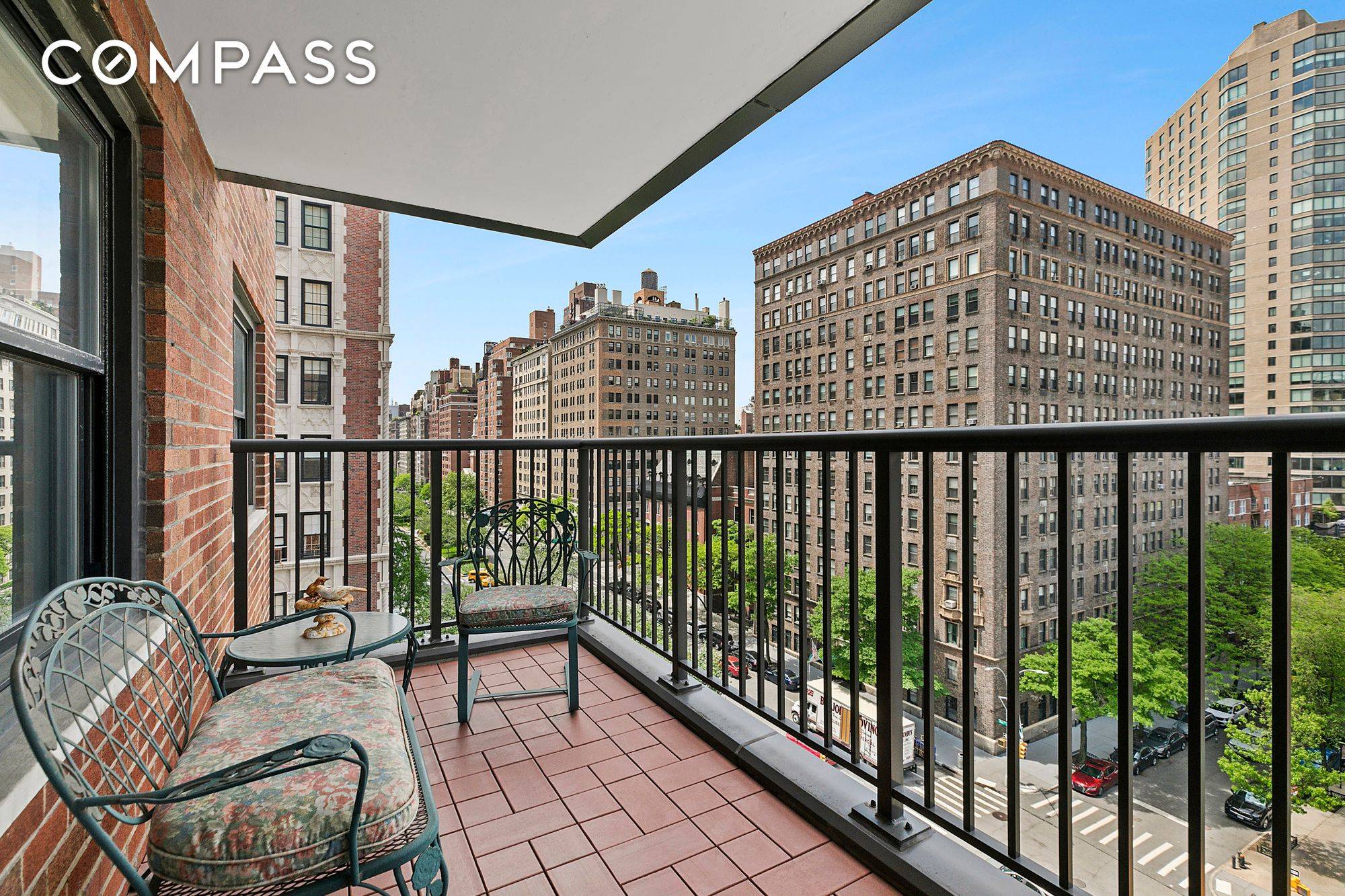A Hollywood Regency dream on Park Avenue !