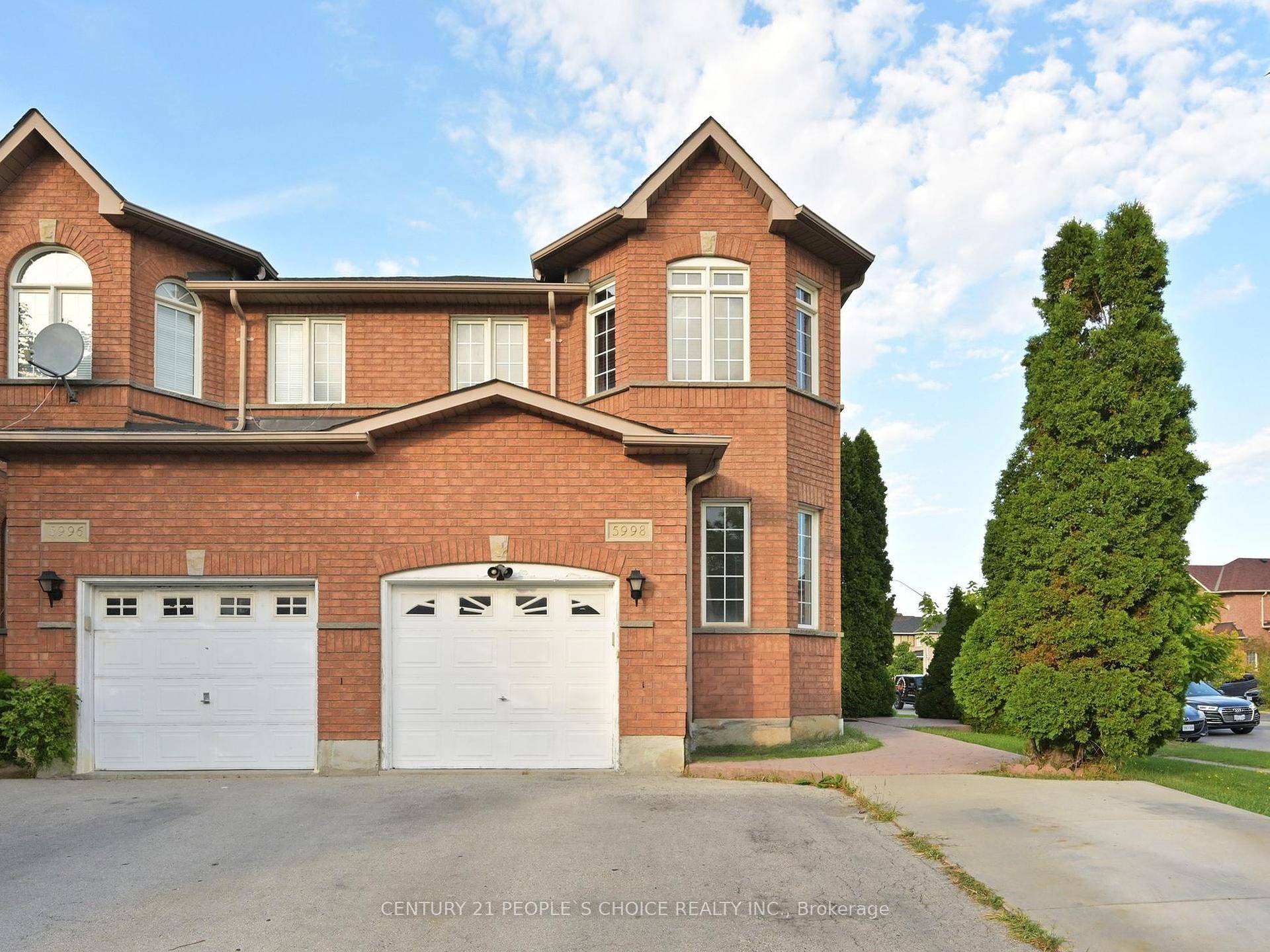 Stunning and Rare Corner Semi Detached in the Heart of Mississauga !