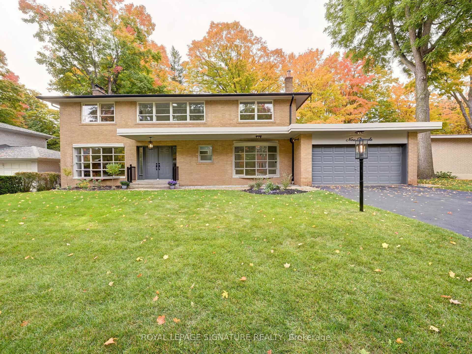 A true classic, this mid century, Granndview beauty has recently undergone a glow up.