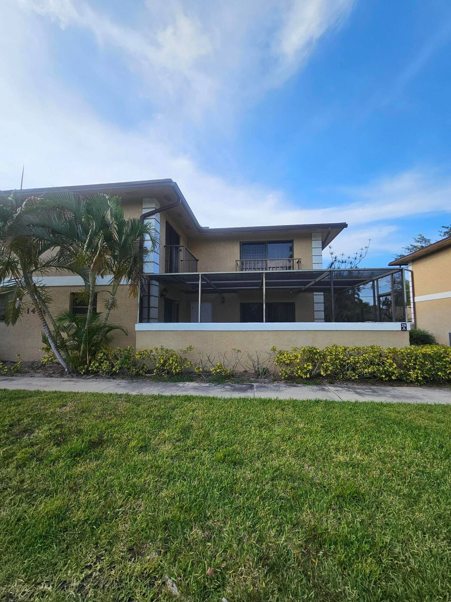Move In Ready ! This charming 2 bedroom, 1.