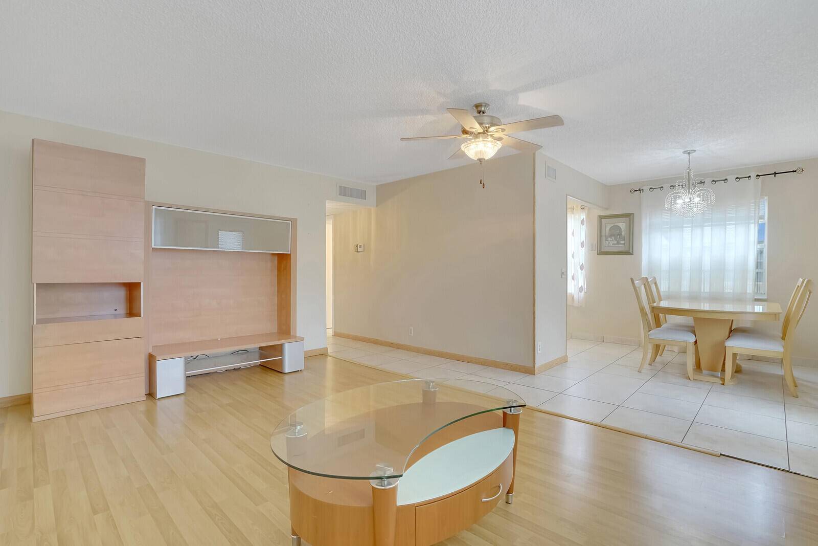 PRICED RIGHT ! 55 Immaculate 2nd Floor Condo in Kings Point Golf Country Club, Burgundy Section.