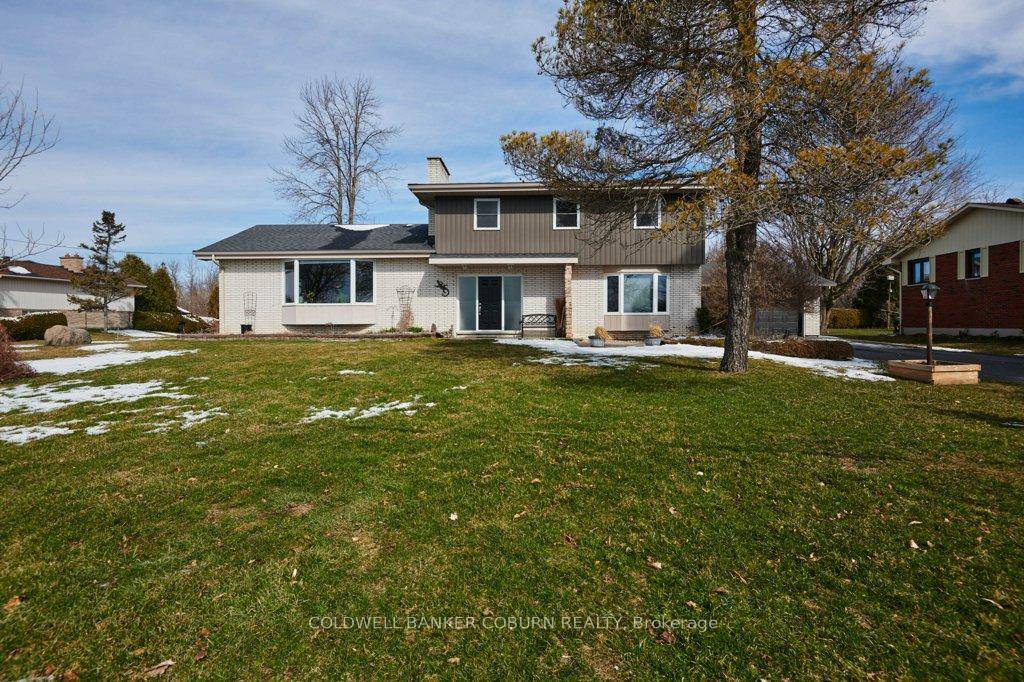 Water Access A spectacular home, with water access, situated on Lakeshore Drive, South Dundas's most prestigious street, close to shopping, amenities and schools.