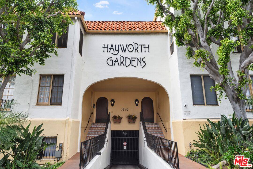 1345  N Hayworth Ave 1BR Hollywood Hills East La