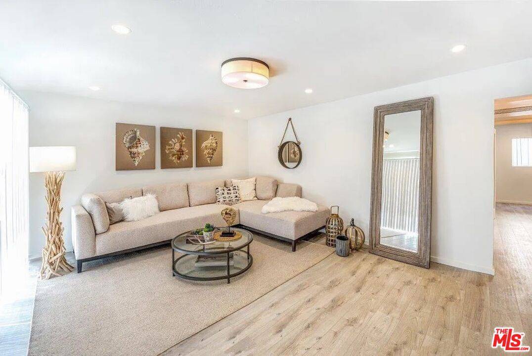 6050   Cadillac Ave LA