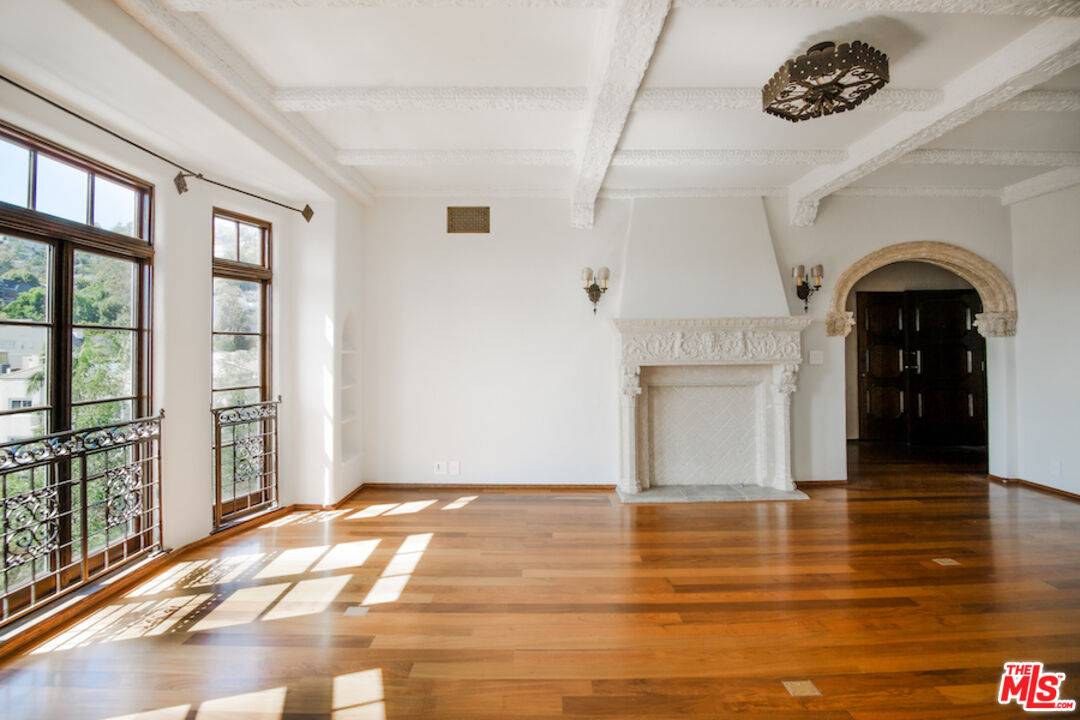 1302 N Sweetzer Ave 1BR Hollywood Hills East La