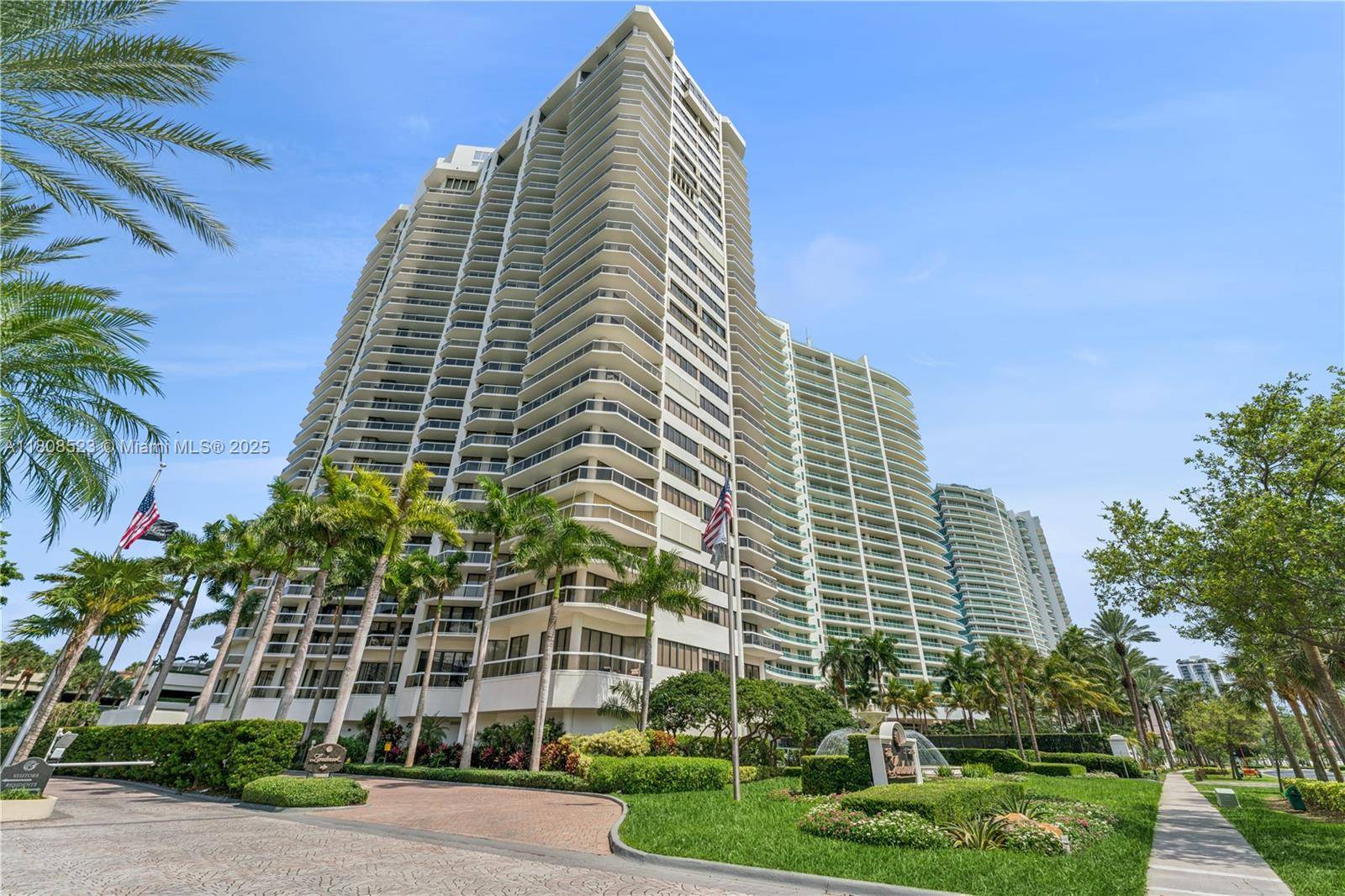 Spacious Corner Condo with Sunset Lake amp ; Golf Views in the Heart of Aventura !