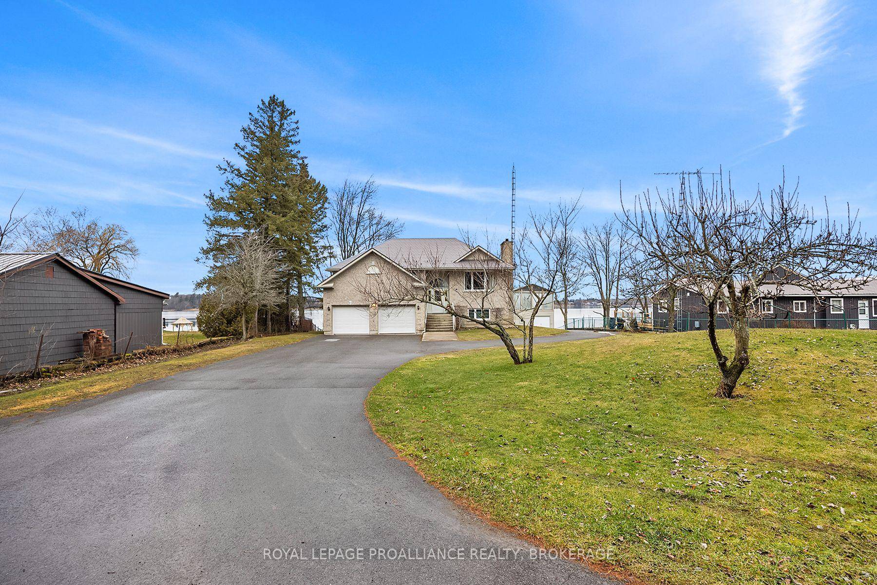 Opportunity knocks on Howe Island !